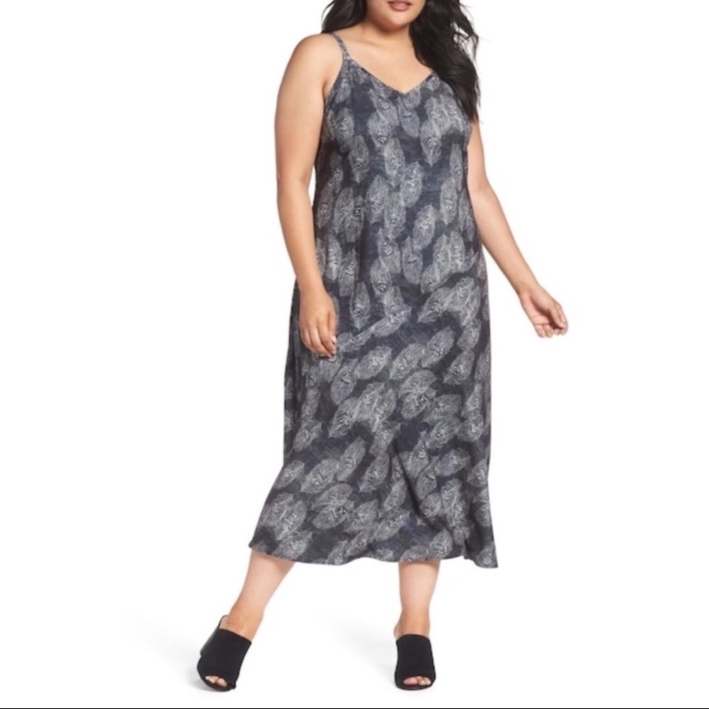 SEJOUR V-NECK MIDI SLIPDRESS